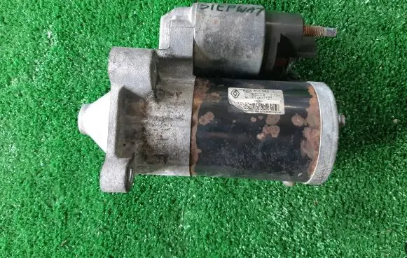 Dacia Sandero Starter motor 8200815083