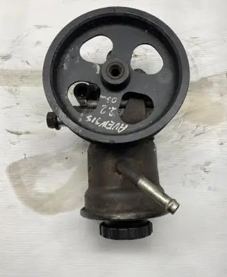 Toyota Avensis T250 Power steering pump 12180