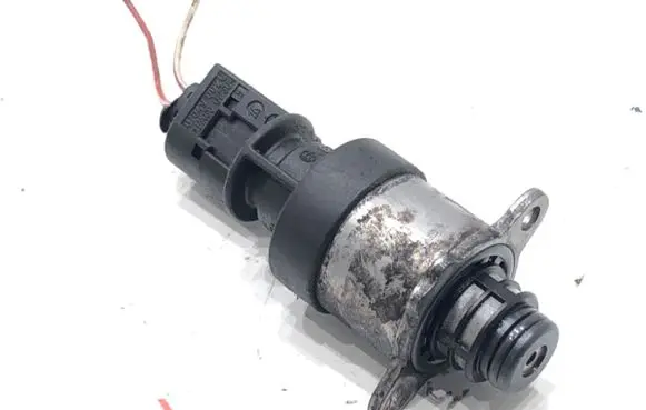 BMW 1 E81 E87 Fuel pressure regulator 61049002C