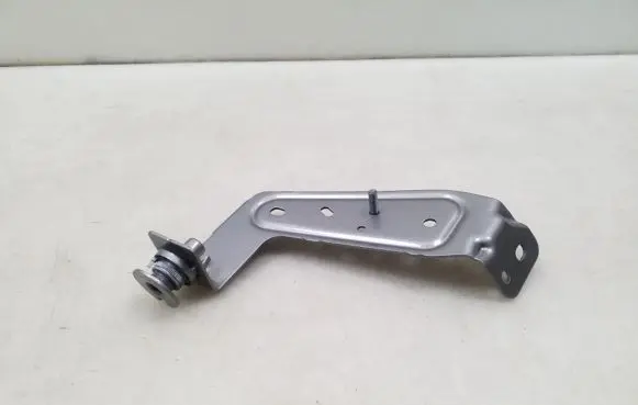 Volvo XC90 Fender mounting bracket