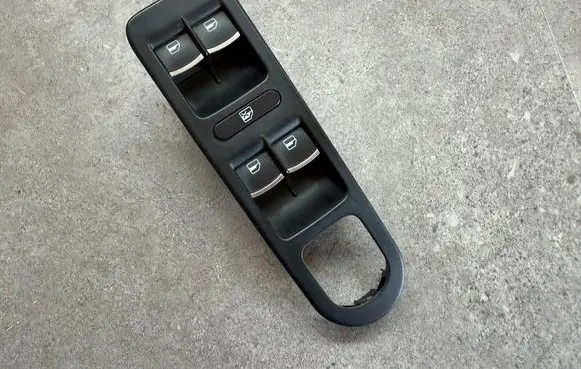 Volkswagen Amarok Electric window control switch