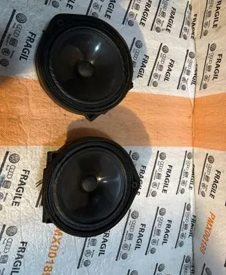 Honda CR-V Front door speaker F16137A