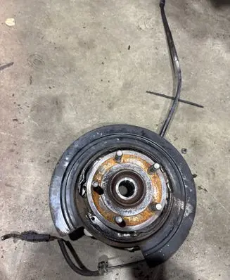 Rear wheel hub