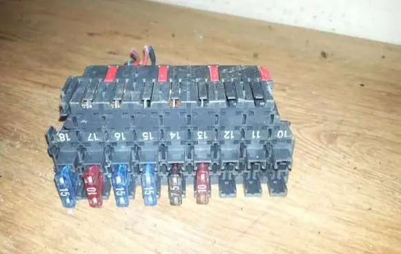 Mercedes-Benz E W210 Fuse box set 0015458401 17685
