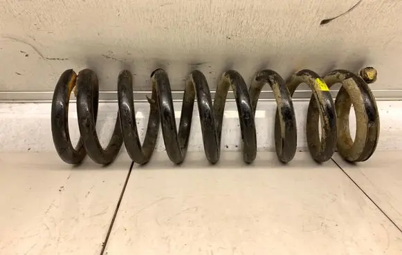 Nissan Navara D40 Front coil spring
