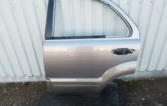 KIA Sorento Rear door