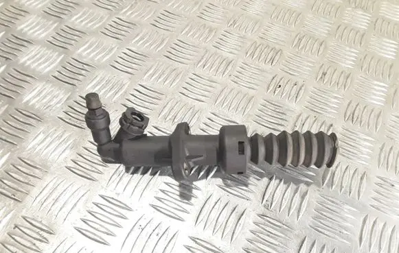 Clutch slave cylinder