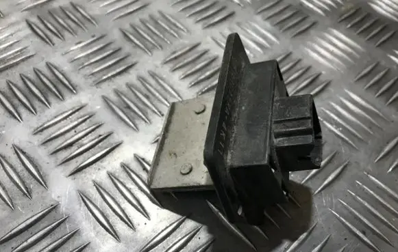 Mazda 626 Heater blower motor/fan resistor hb151ga5ra 4k11