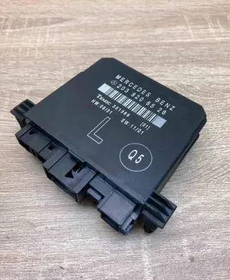 Mercedes-Benz C W203 Door control unit/module 2038206526 351369