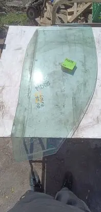 Volkswagen Golf IV Front door window glass four-door 1212123