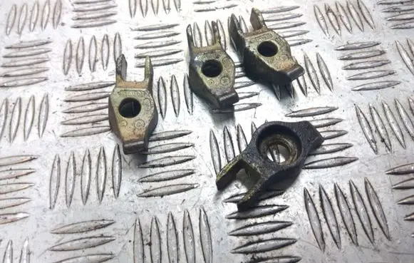 Volkswagen II LT Fuel Injector clamp holder 85300200