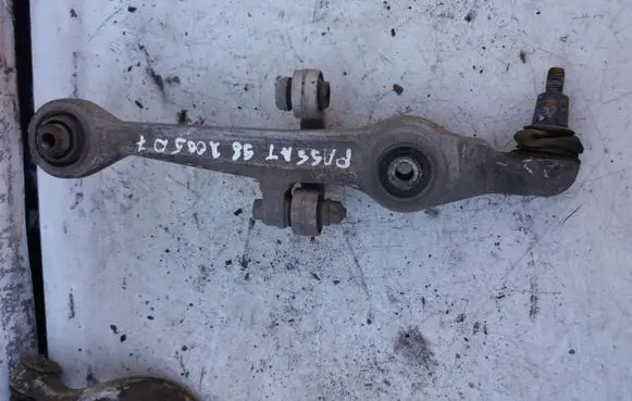 Volkswagen PASSAT B5 Front lower control arm/wishbone