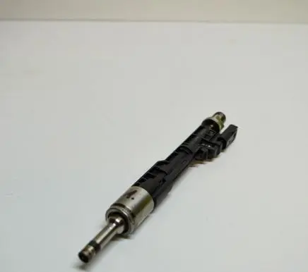 BMW X5 F15 Fuel injector 7639994