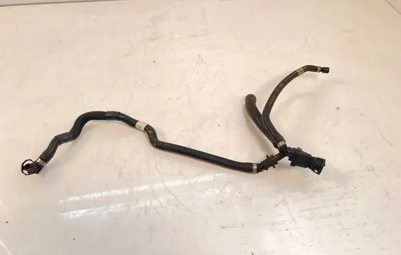 BMW 5 F10 F11 Engine coolant pipe/hose 8647299