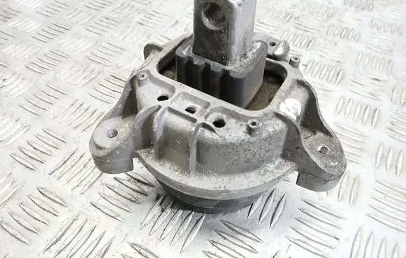 BMW 5 F10 F11 Engine mount bracket 6785602