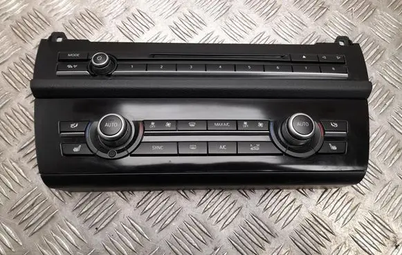 BMW 5 F10 F11 Climate control unit 6824207
