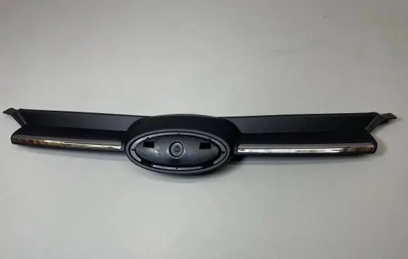 Ford Focus Front grill 2048467