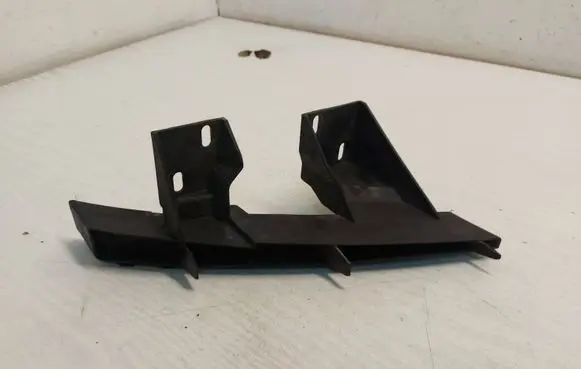 Audi Q7 4L Front bumper mounting bracket 4L0807333