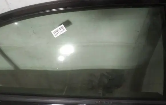 Rear door window glass
