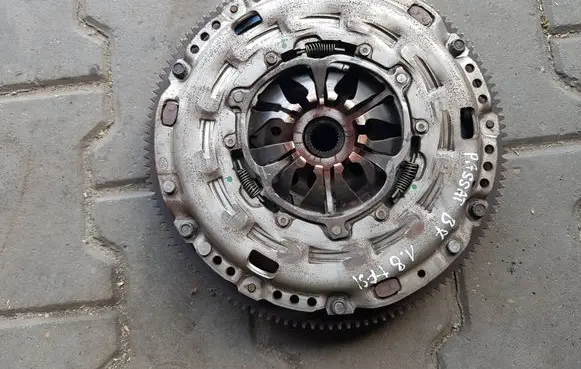Volkswagen PASSAT B7 Dual mass flywheel 