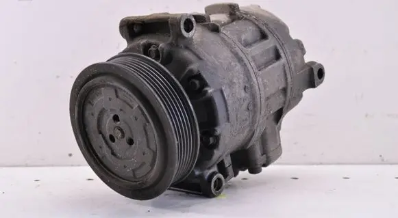 Volkswagen Golf VI Air conditioning (A/C) compressor (pump)