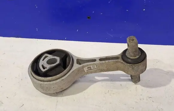 Maserati Ghibli Engine mount bracket 06700036300