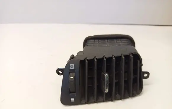 Chevrolet Captiva Dash center air vent grill