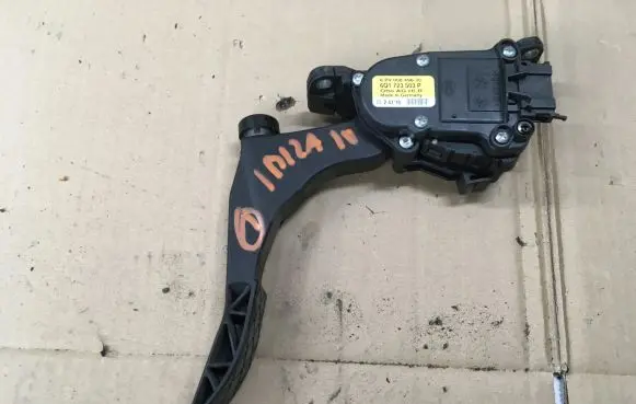 Seat Ibiza IV (6J,6P) Accelerator throttle pedal 6Q1723503P 6Q0711061E