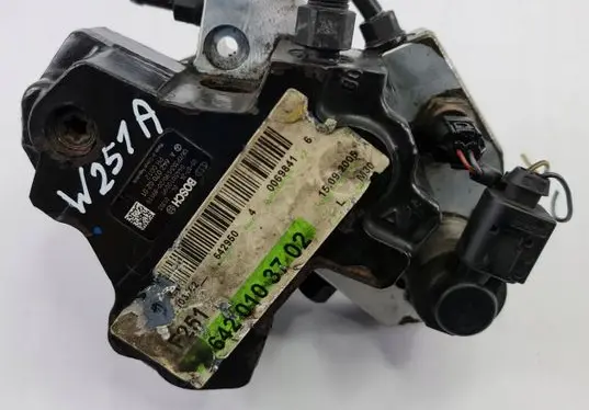 Mercedes-Benz R W251 Fuel injection high pressure pump A6420700201