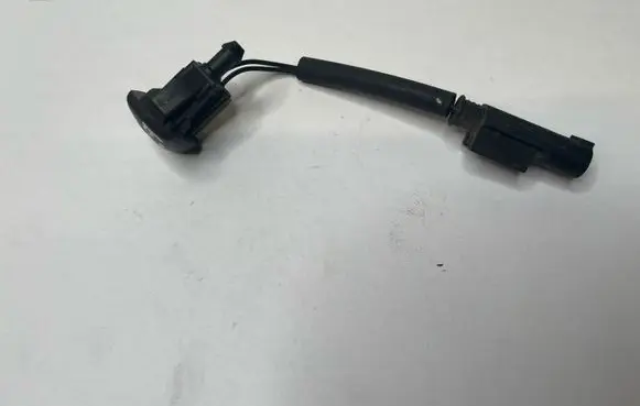 BMW 5 E60 E61 Windshield washer spray nozzle 7137969