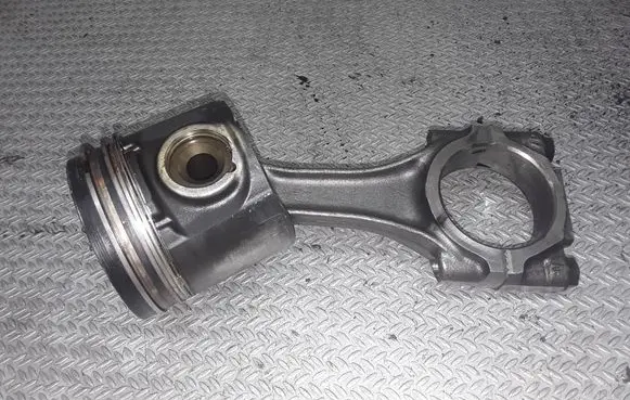 Renault Master II Piston 