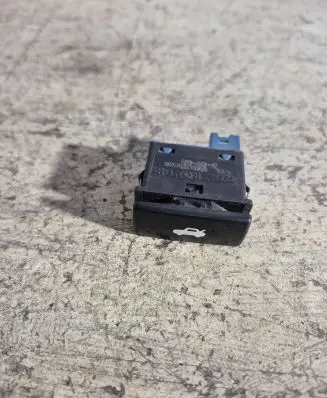 Tailgate opening switch
