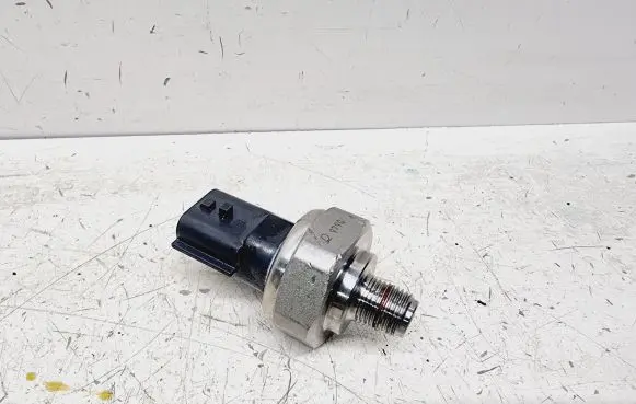 Nissan Qashqai J12 Oil pressure sensor 979007F230