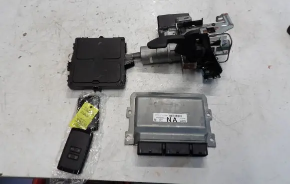 Renault Clio V Engine ECU kit and lock set 237106047S A2C38542500 A3C0557970001