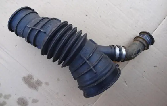 Ford Escort Air intake hose/pipe DS73-9R504-MB