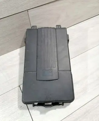 Volkswagen PASSAT B6 Battery box tray cover/lid 3C0915443A
