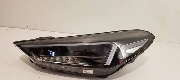 Hyundai Tucson TL Headlight/headlamp 92101-D7700