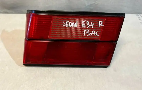 BMW 5 E34 Tailgate rear/tail lights 8769R23 83515611
