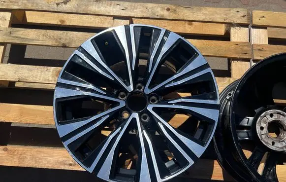 Volvo V60 R18 alloy rim 32271988