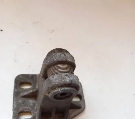 Front bumper mounting bracket