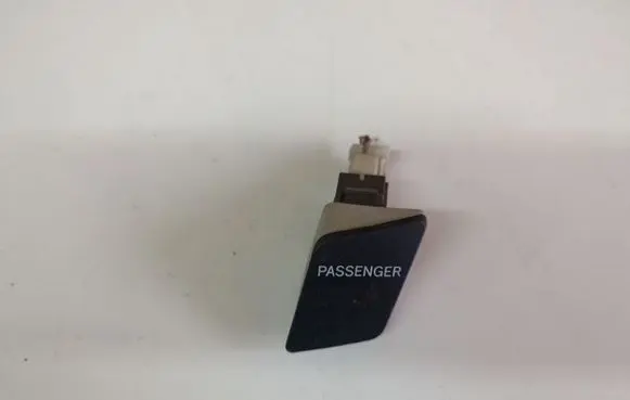 Toyota Yaris Passenger airbag on/off switch