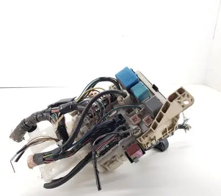 Toyota Yaris Fuse module 606201300 8273052700