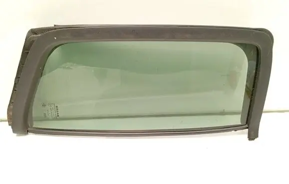 Nissan Navara D40 Rear vent window glass 82272E 43R004524