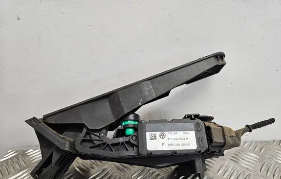 Volkswagen Touran I Accelerator throttle pedal 1T1723503H 6PV00868901