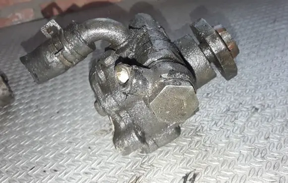 Volkswagen Golf IV Power steering pump 1J0422154A