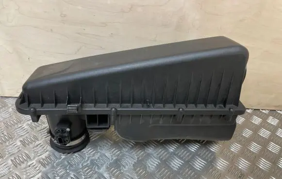 BMW X5 F15 Air filter box 8603092