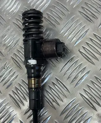 Audi A4 S4 B7 8E 8H Fuel injector 03G130073G 0414720404
