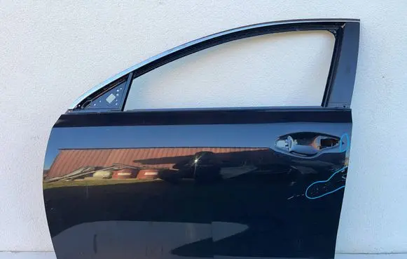 KIA Ceed Front door 