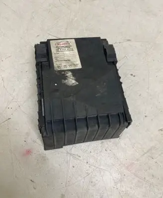 Volkswagen PASSAT B6 Fuse box cover 1K0937132F 017180061