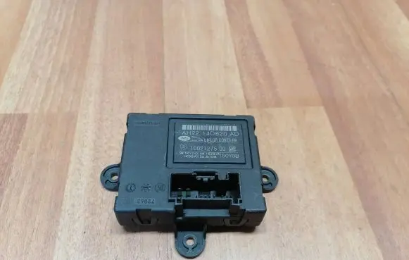 Jaguar XF X250 Door control unit/module AH2214D620AD 1002127500
